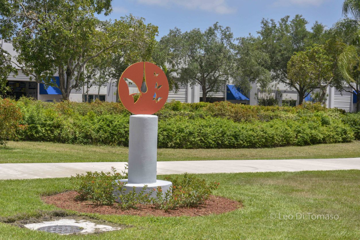 Cocoon sculpture located in Coconut Creek Florida